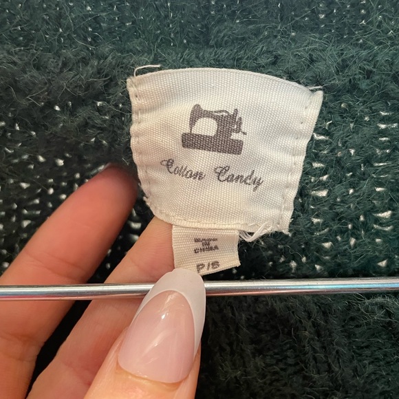 🔥3/$25🔥 Cropped bell sleeve sweater - Picture 4 of 4